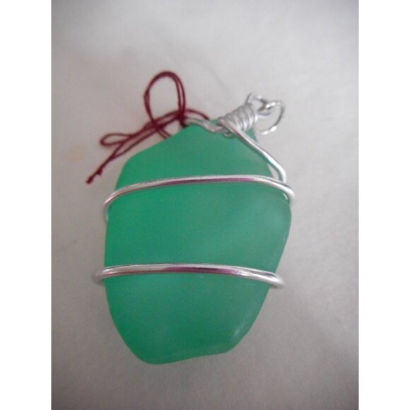 Silver Wire wrapped Green Sea Glass pendant - Picture 2 of 2